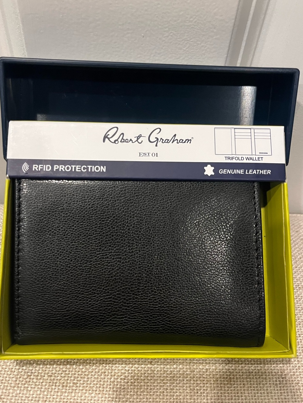 NEW ROBERT GRAHAM MEN'S LEATHER TRI-FOLD WALLET- BLACK